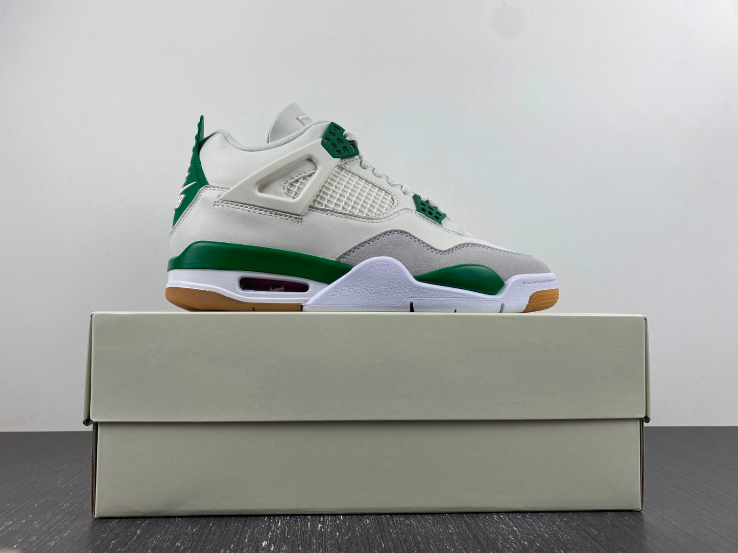 Air Jordan 4 Retro SB Pine Green – White & Green Premium Basketball Sneakers