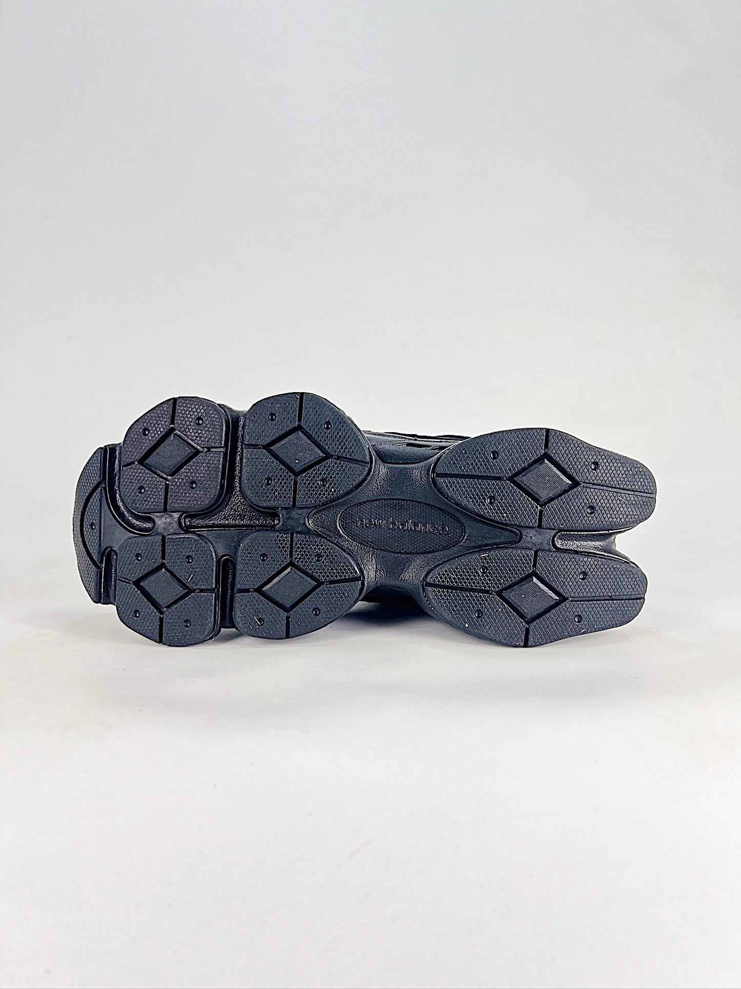 New Balance All Black Chunky Sneakers – Street Style Essential