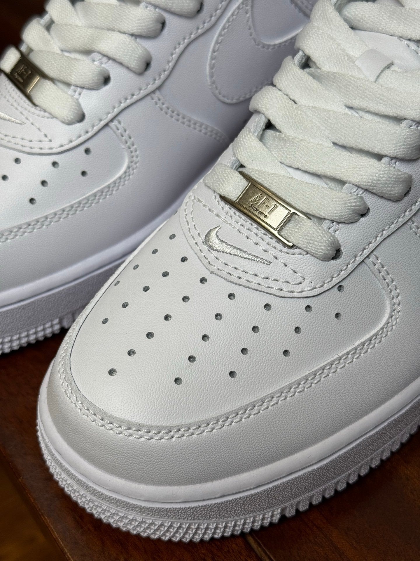 Nike Air Force 1 x Supreme – Clean White Classic 🤍🔥