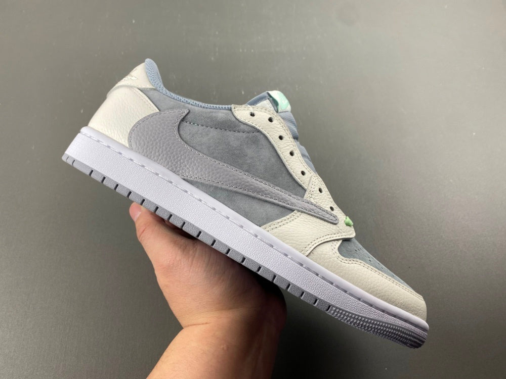 Nike Low-Top Casual Sneakers with Green Accents