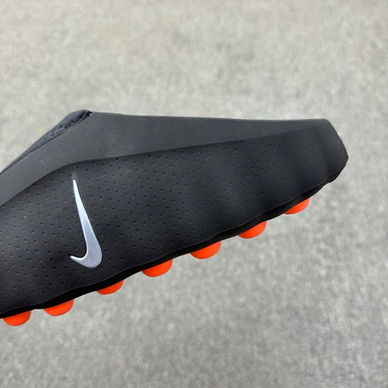 Nike Modern Streetwear Slides – Lightweight & Stylish