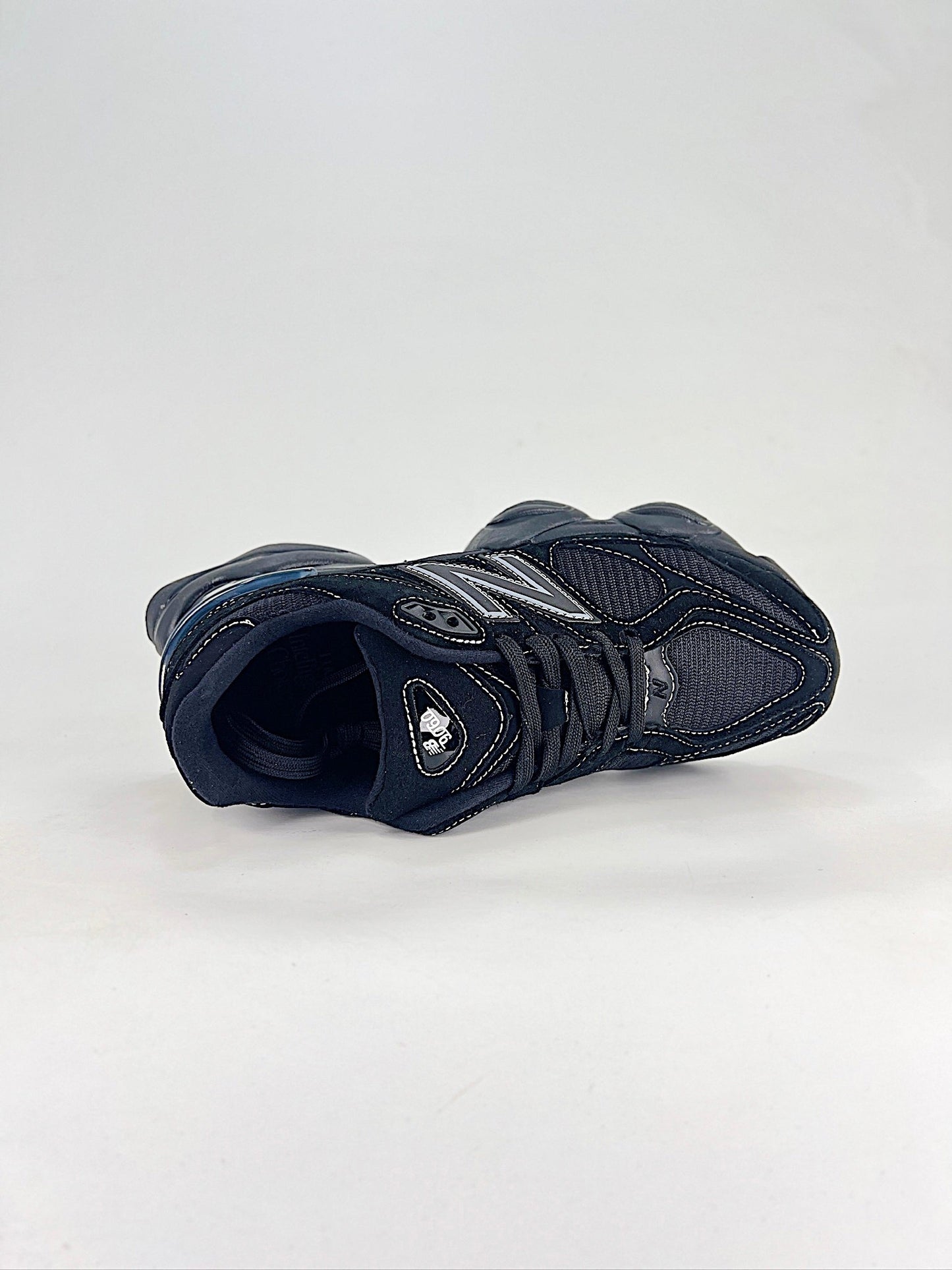 New Balance All Black Chunky Sneakers – Street Style Essential