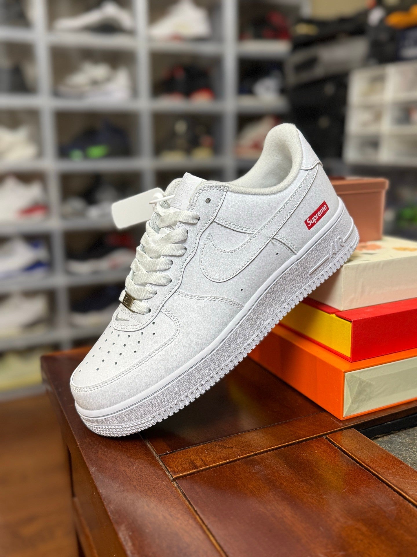Nike Air Force 1 x Supreme – Clean White Classic 🤍🔥