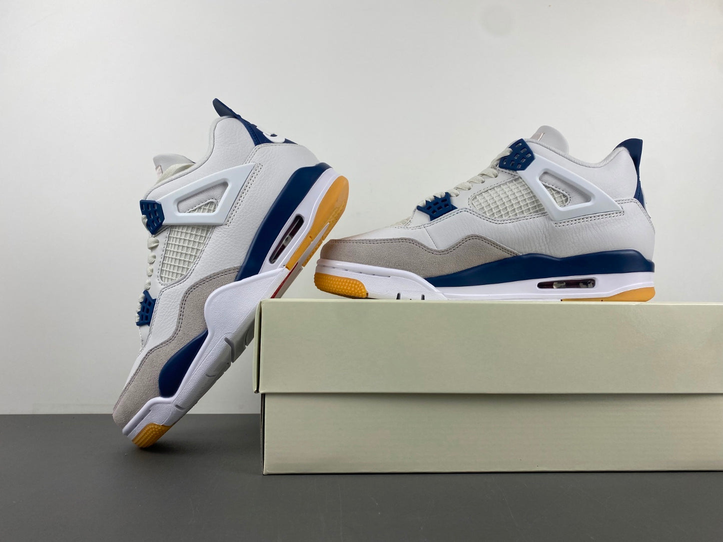 Air Jordan 4 Retro “Midnight Blue” 🤍💙