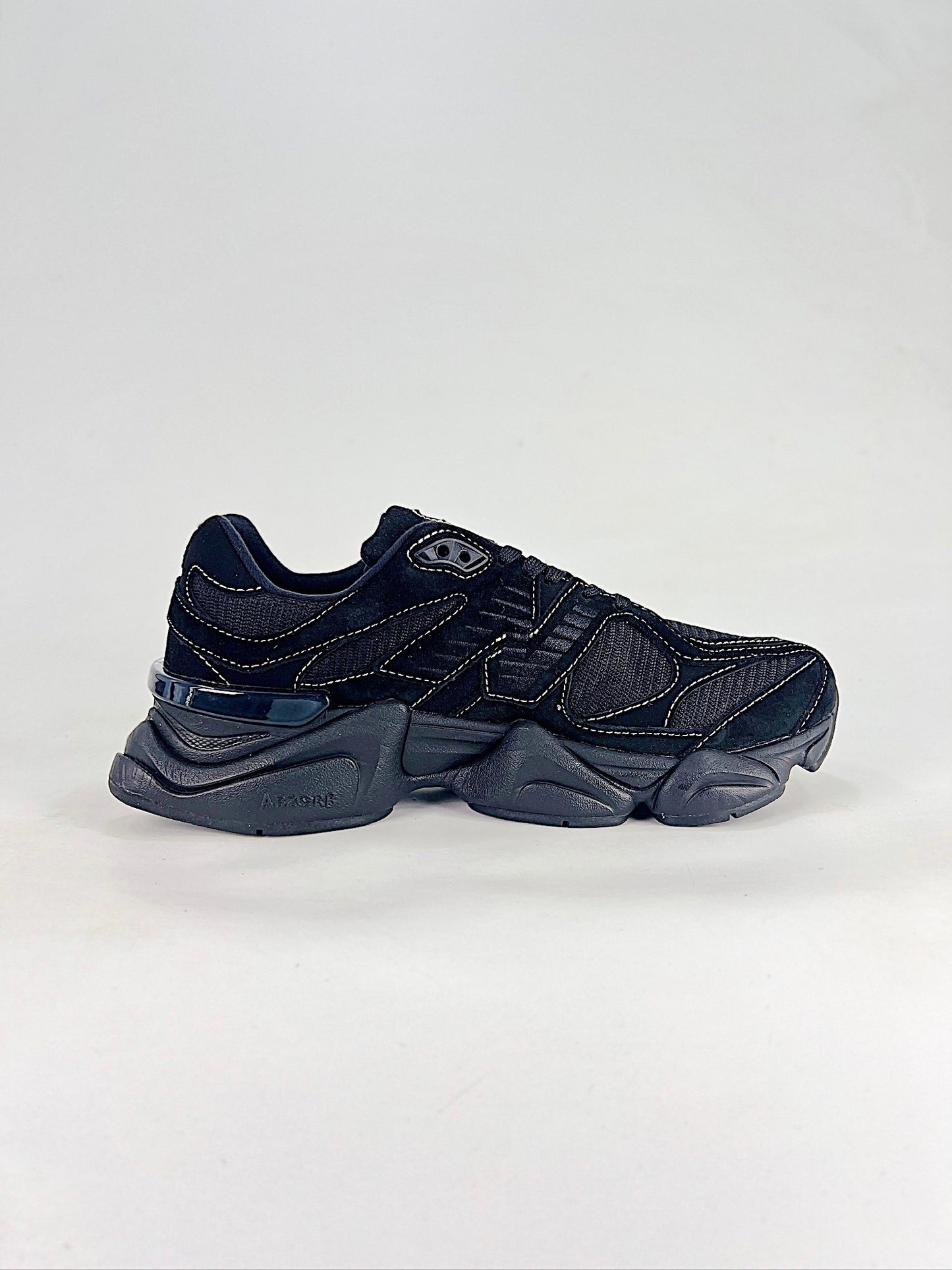 New Balance All Black Chunky Sneakers – Street Style Essential