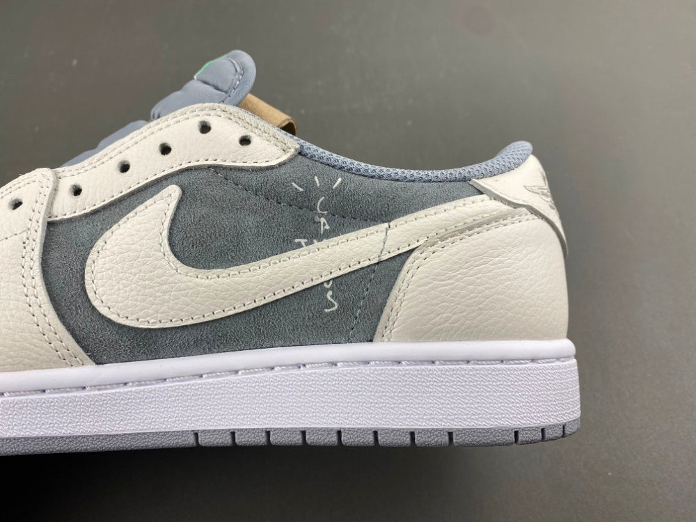 Nike Low-Top Casual Sneakers with Green Accents