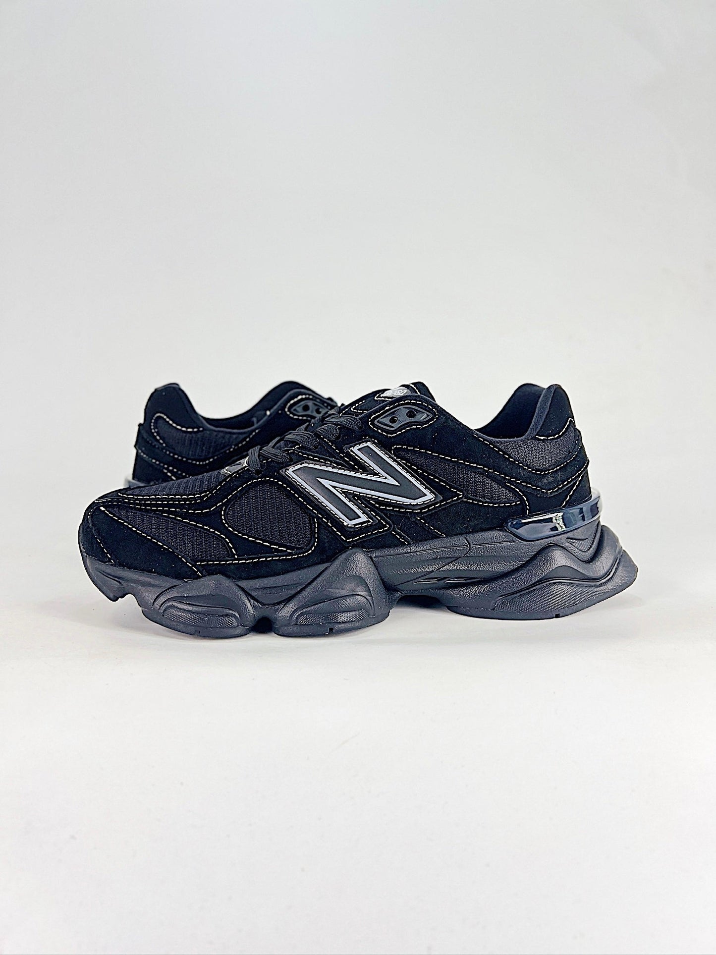 New Balance All Black Chunky Sneakers – Street Style Essential
