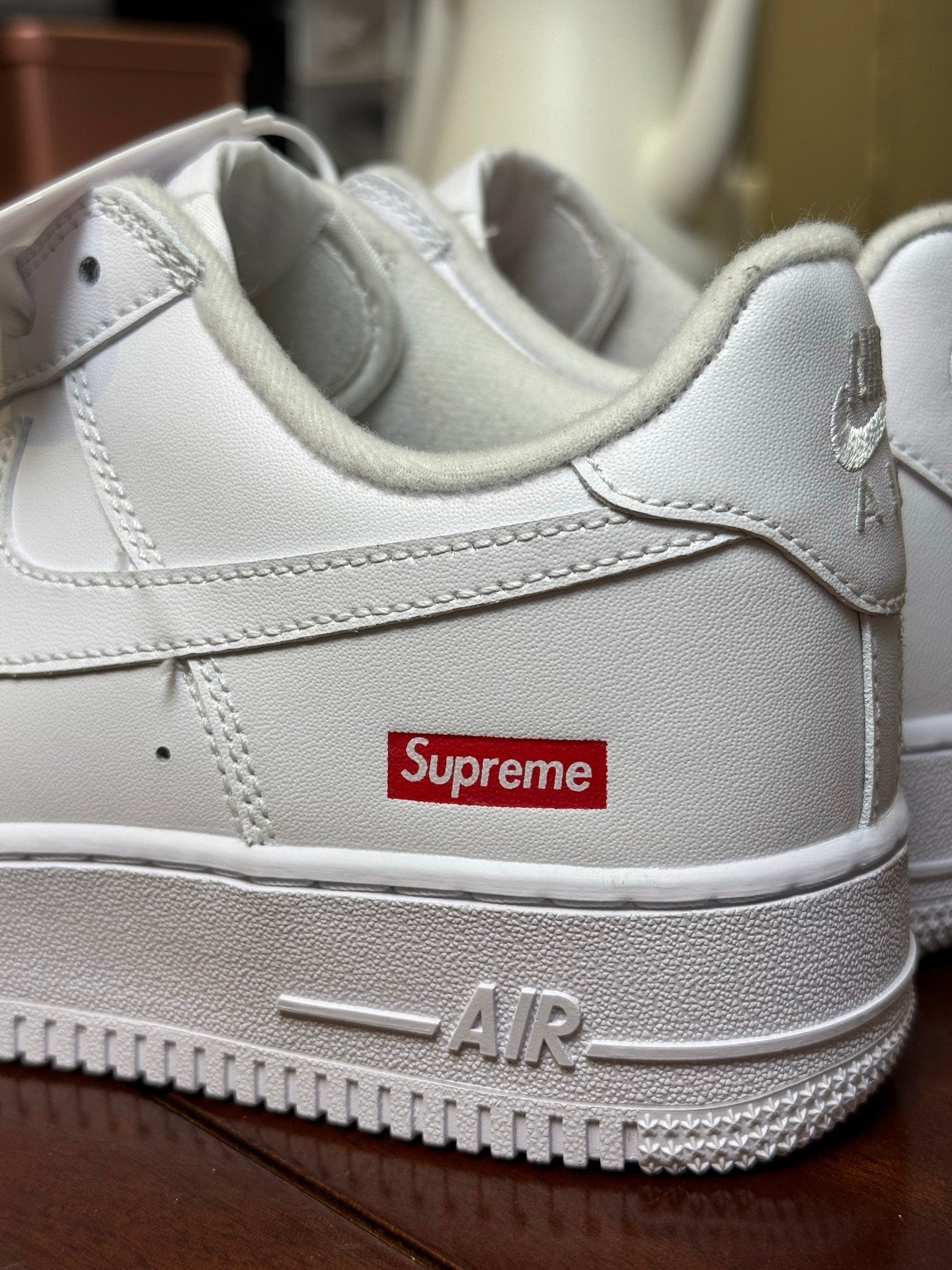 Nike Air Force 1 x Supreme – Clean White Classic 🤍🔥
