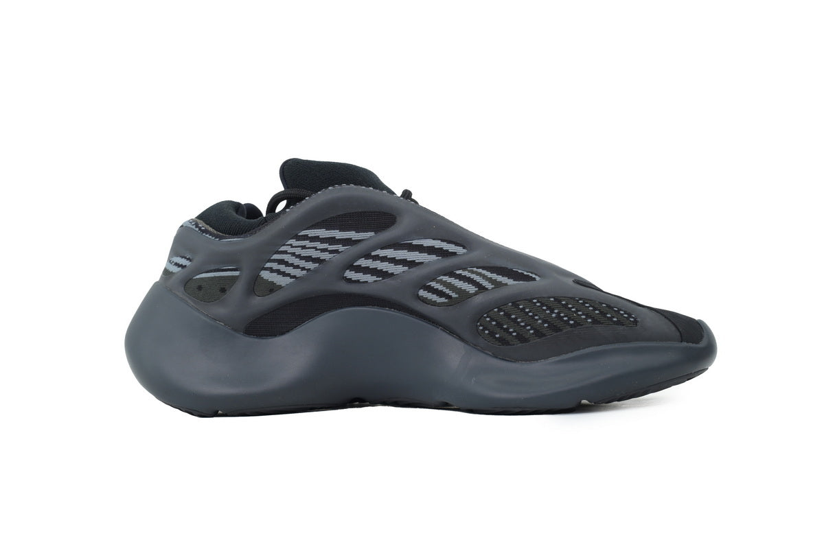 Yeezy 700 V3 Black – Futuristic Stealth Runner 🖤🚀