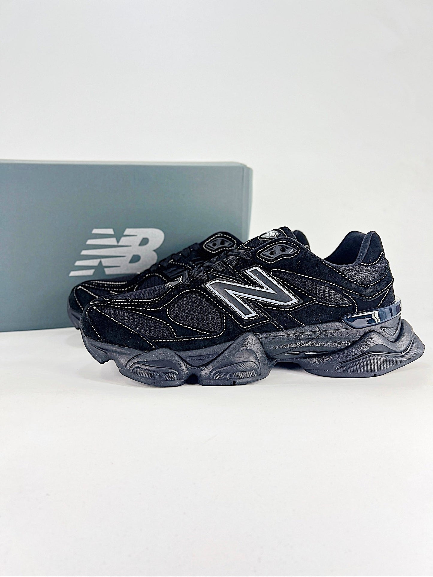 New Balance All Black Chunky Sneakers – Street Style Essential