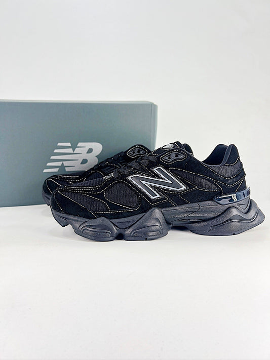 New Balance All Black Chunky Sneakers – Street Style Essential