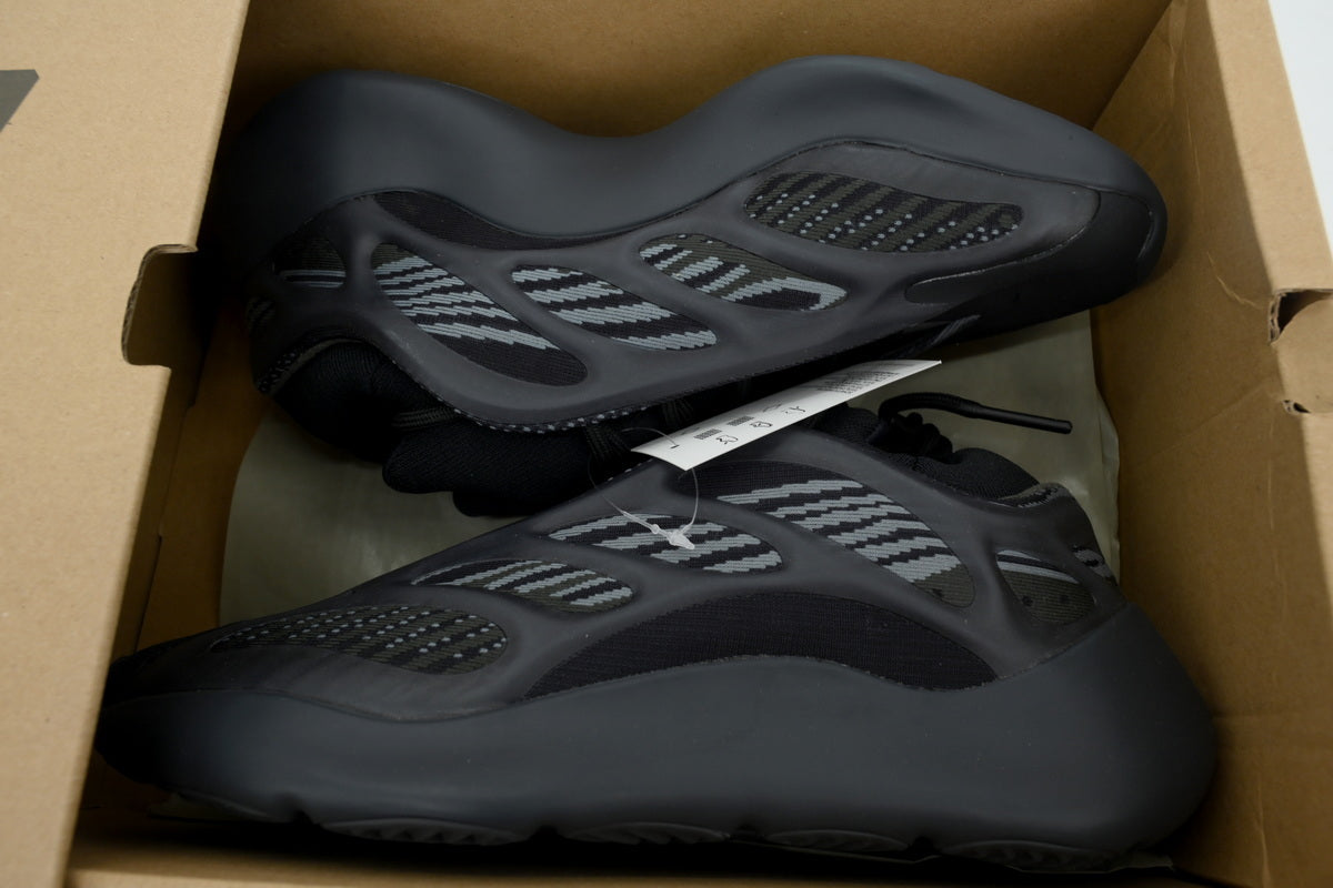 Yeezy 700 V3 Black – Futuristic Stealth Runner 🖤🚀