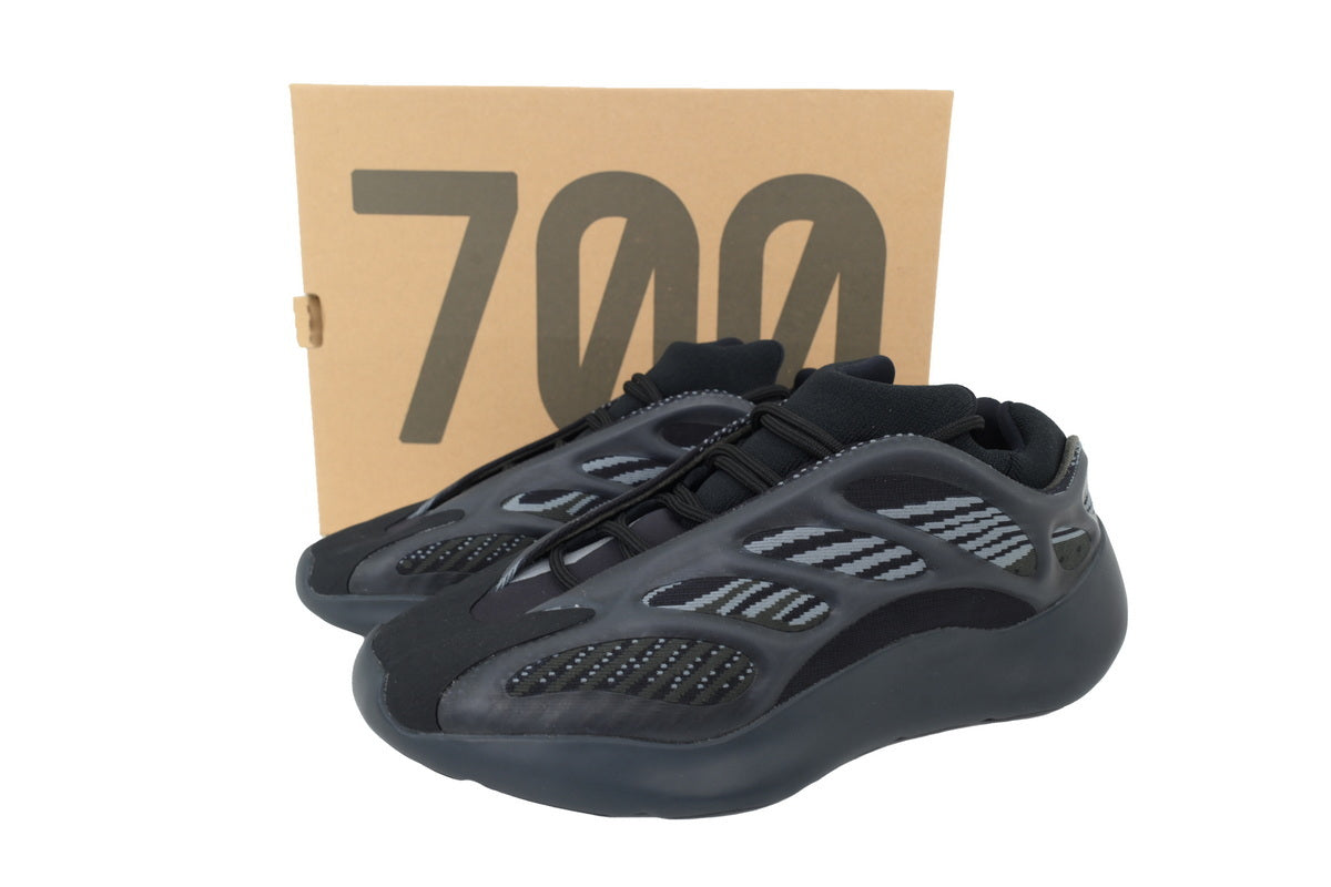 Yeezy 700 V3 Black – Futuristic Stealth Runner 🖤🚀