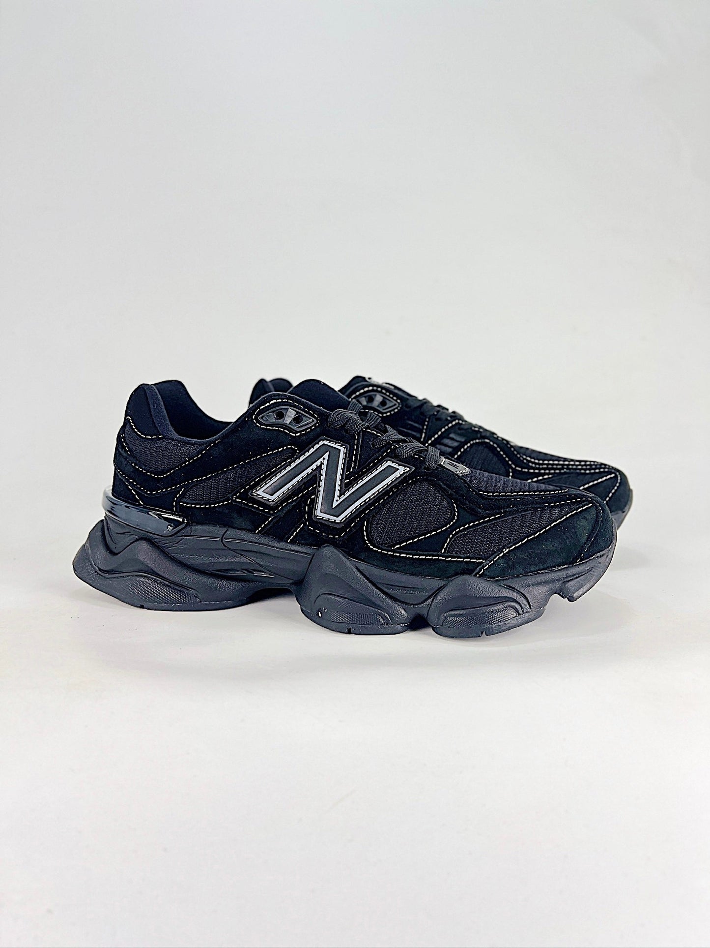 New Balance All Black Chunky Sneakers – Street Style Essential