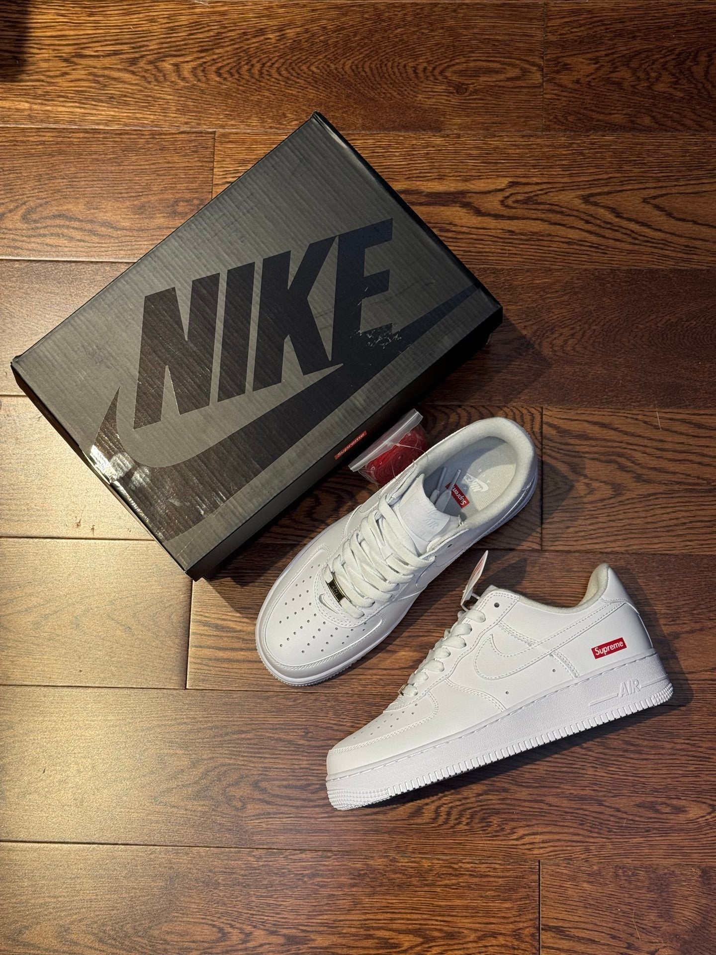 Nike Air Force 1 x Supreme – Clean White Classic 🤍🔥