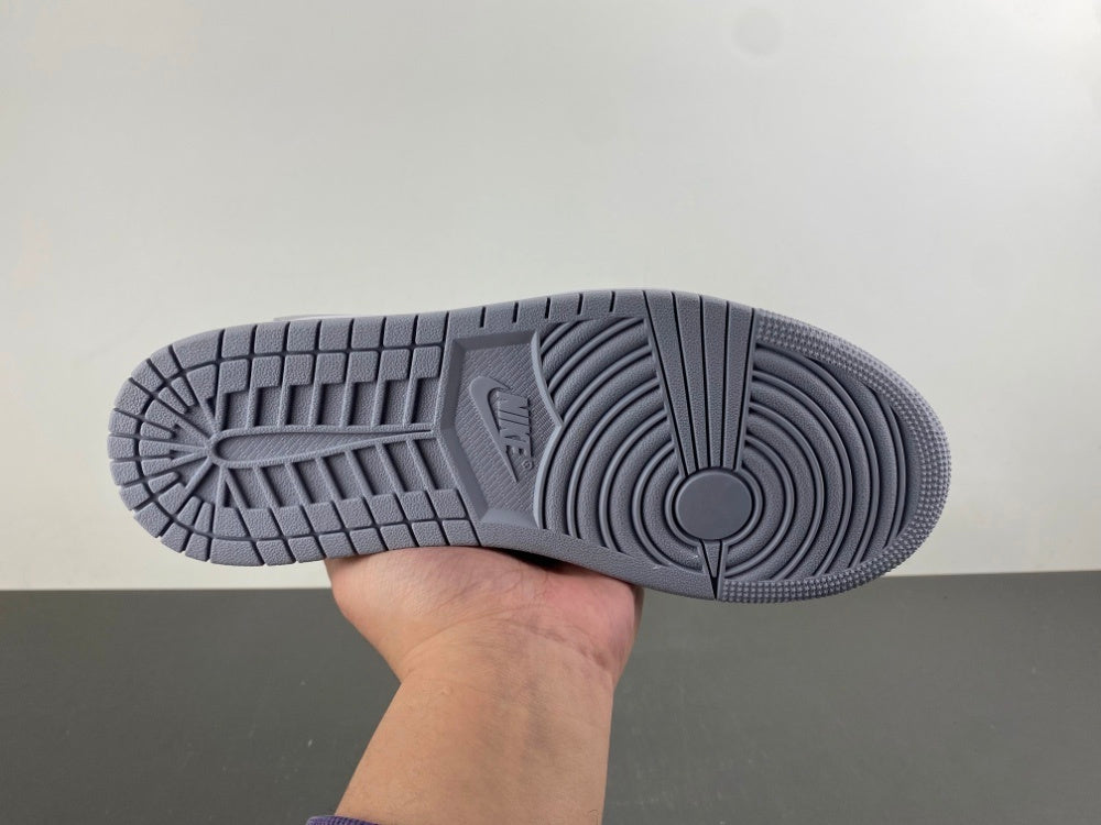 Nike Low-Top Casual Sneakers with Green Accents