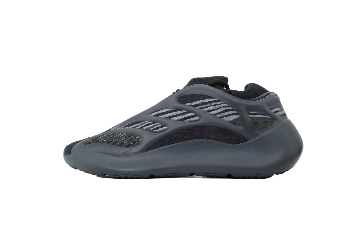 Yeezy 700 V3 Black – Futuristic Stealth Runner 🖤🚀